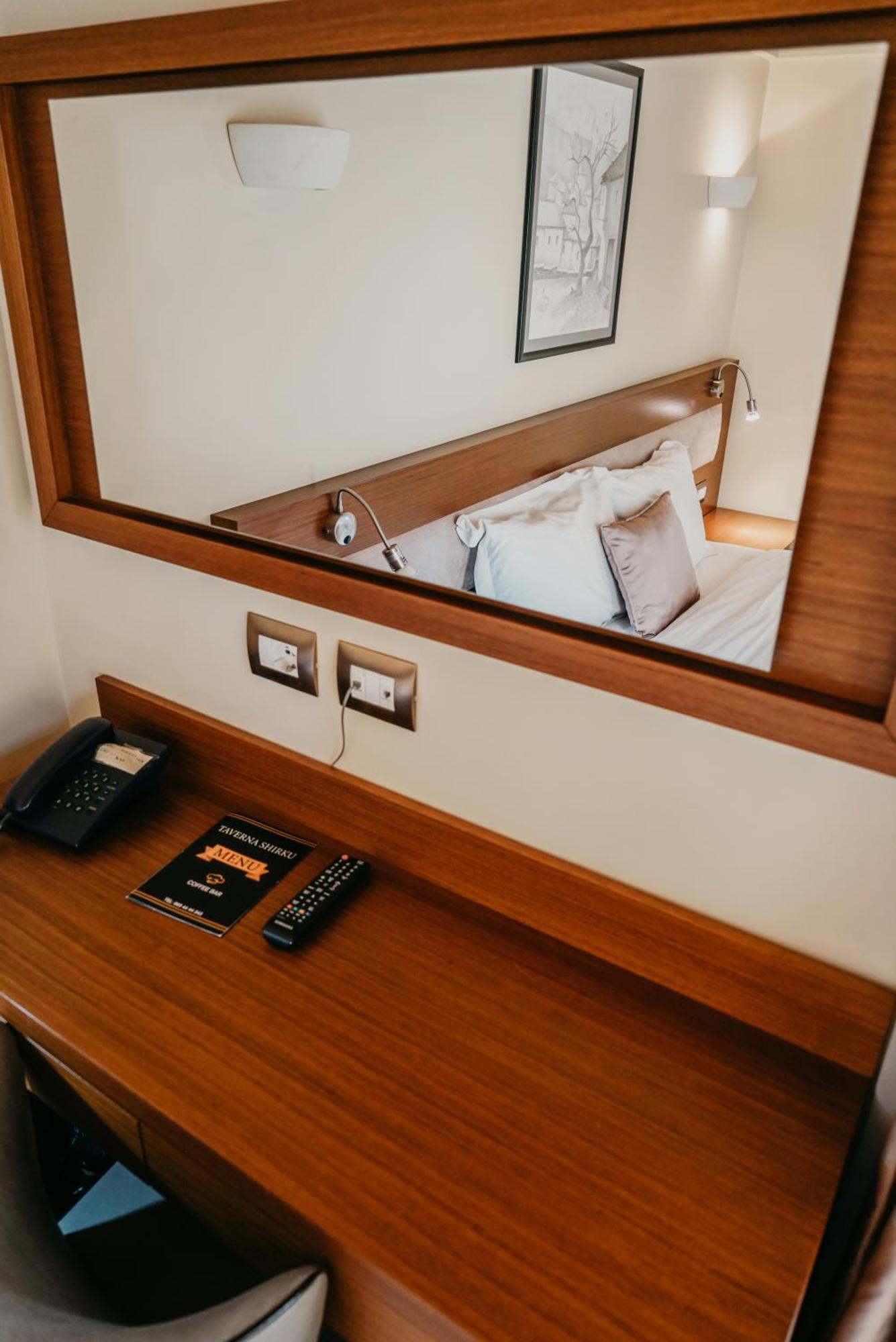 Center Hotel Gjirokastër 外观 照片